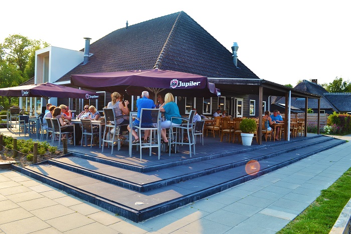Vakantiepark Giethoorn Restaurant met terras