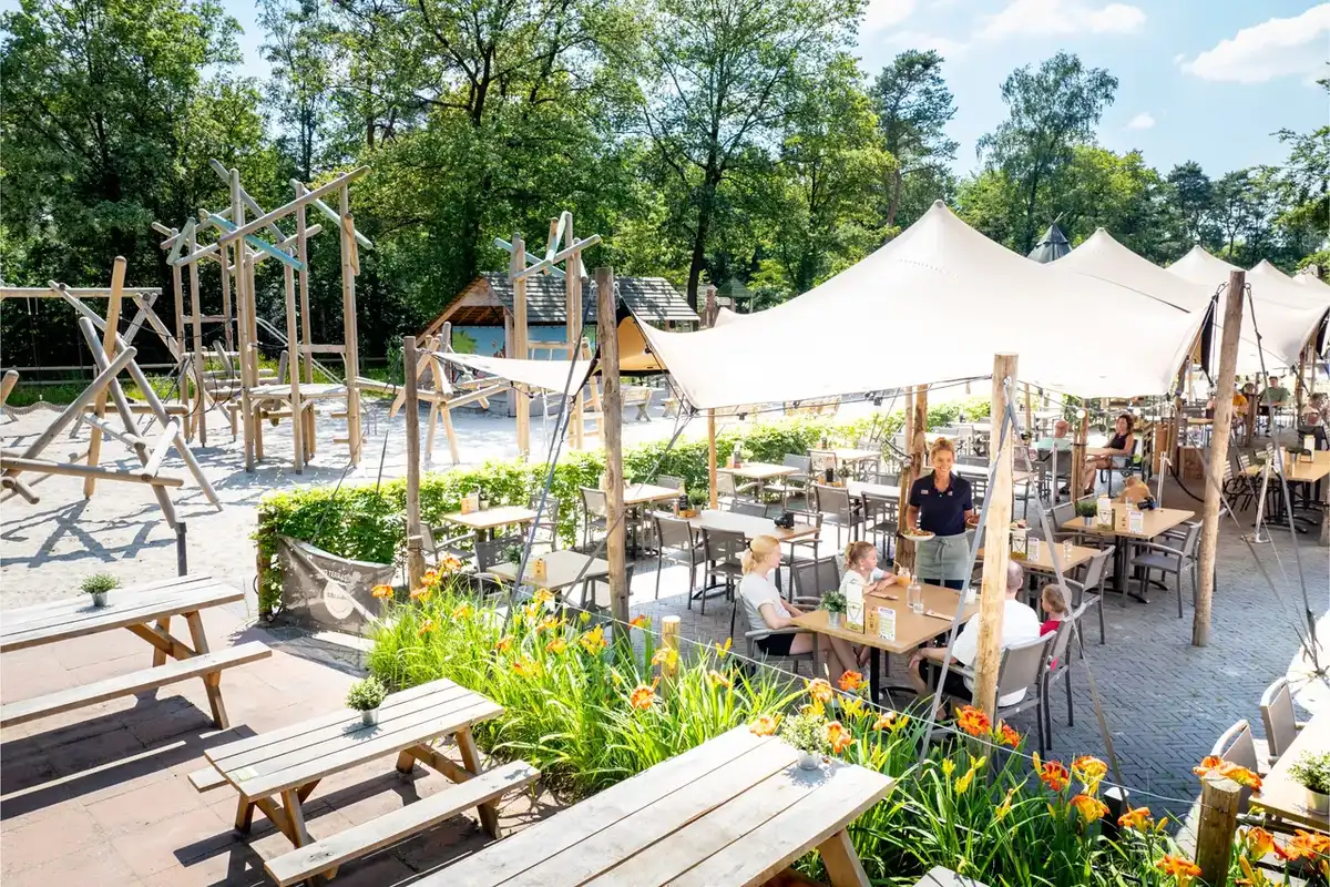 Landal Twenhaarsveld restaurant met terras